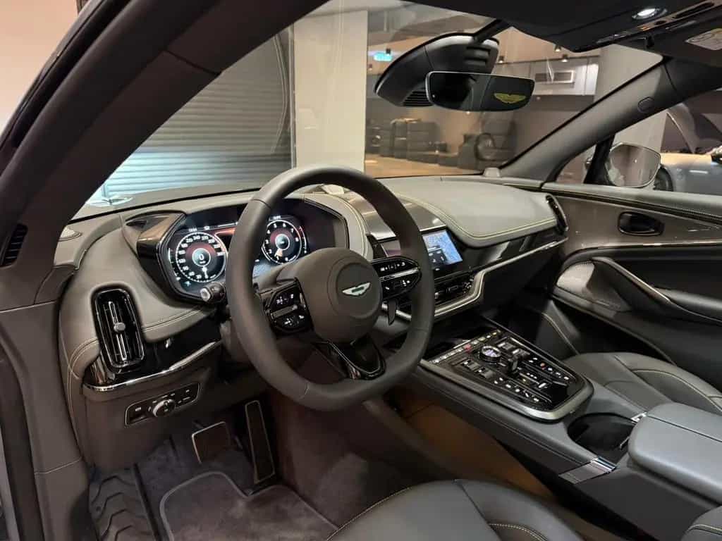 Aston Martin DBX 707  F1  2025 FACELIFT BOWERS & WILKENS/ NEU 03/2026-photo-8