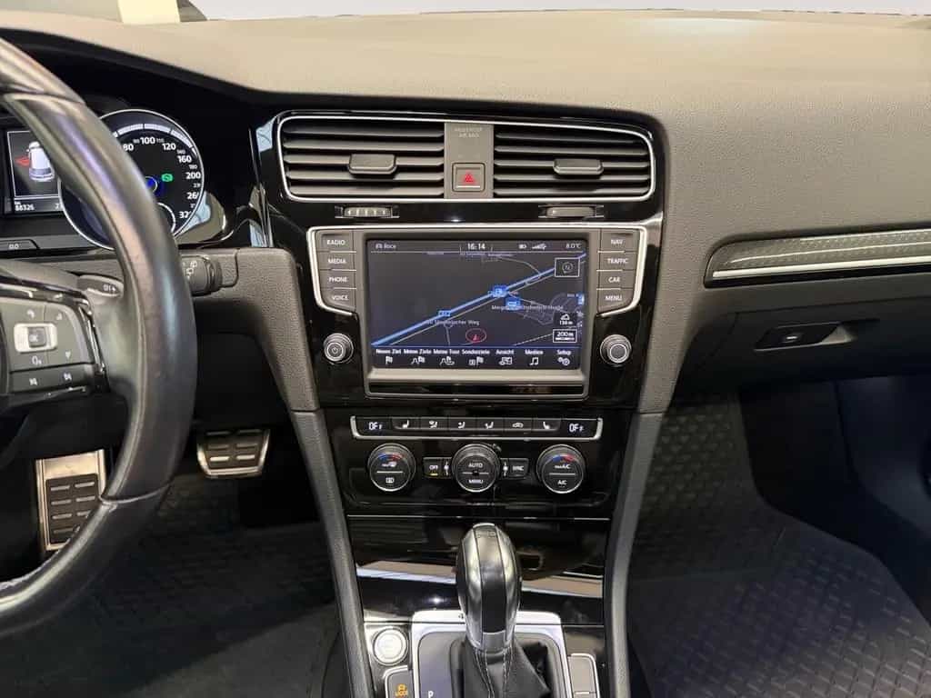 Volkswagen Golf VII Variant R BMT4Motion/Kamera/Pano/Allrad 06/2015-photo-12