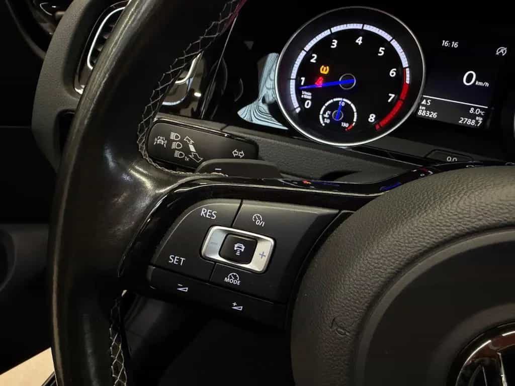 Volkswagen Golf VII Variant R BMT4Motion/Kamera/Pano/Allrad 06/2015-photo-17
