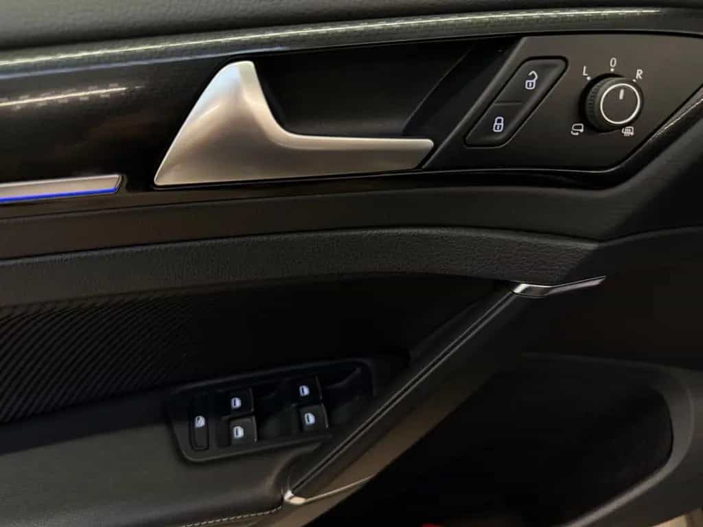Volkswagen Golf VII Variant R BMT4Motion/Kamera/Pano/Allrad 06/2015-photo-18