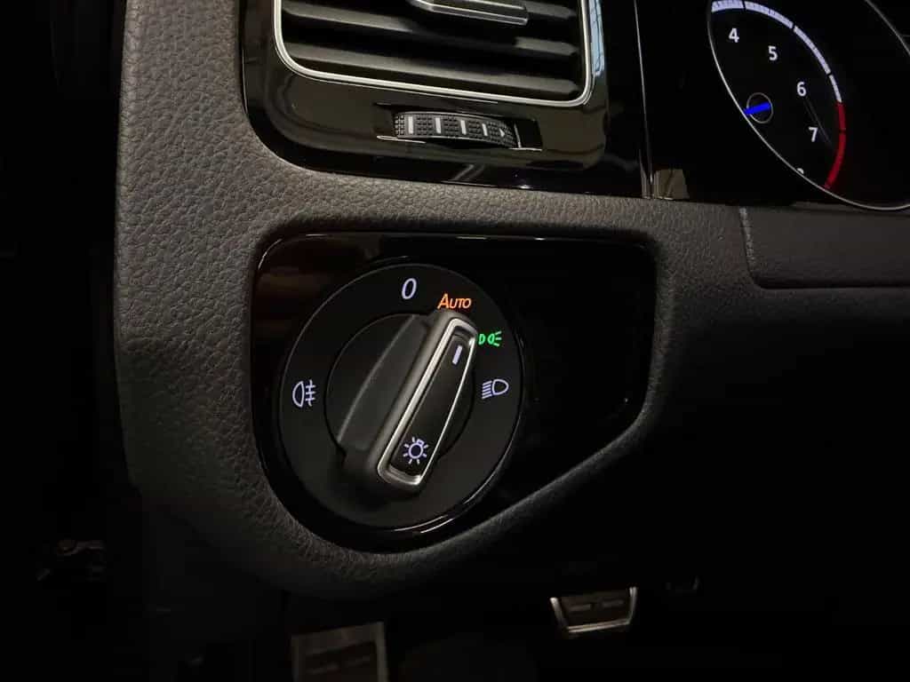 Volkswagen Golf VII Variant R BMT4Motion/Kamera/Pano/Allrad 06/2015-photo-19