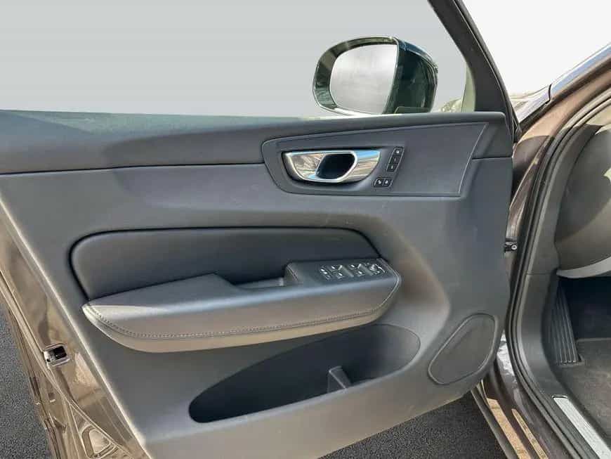 Volvo XC60 B4 D Plus Dark 12/2022-photo-19
