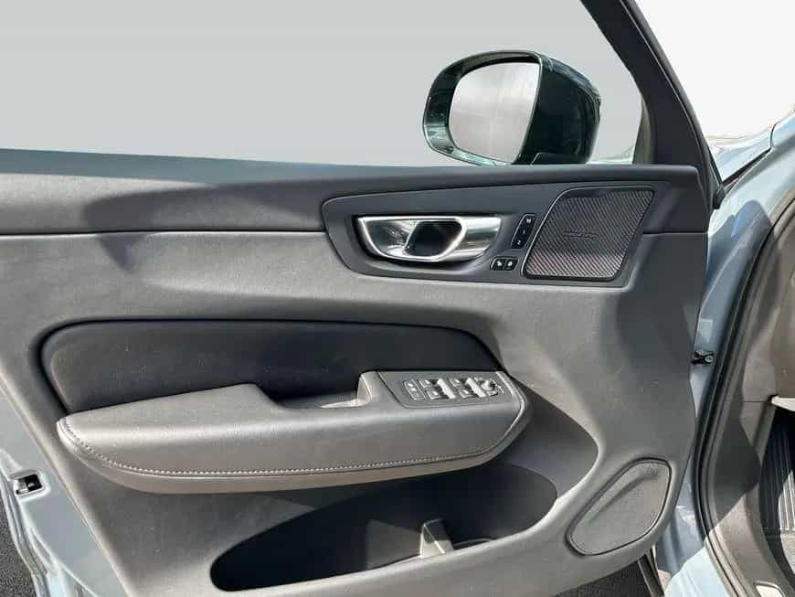 Volvo XC60 B4 D AWD Plus Dark 12/2022-photo-19