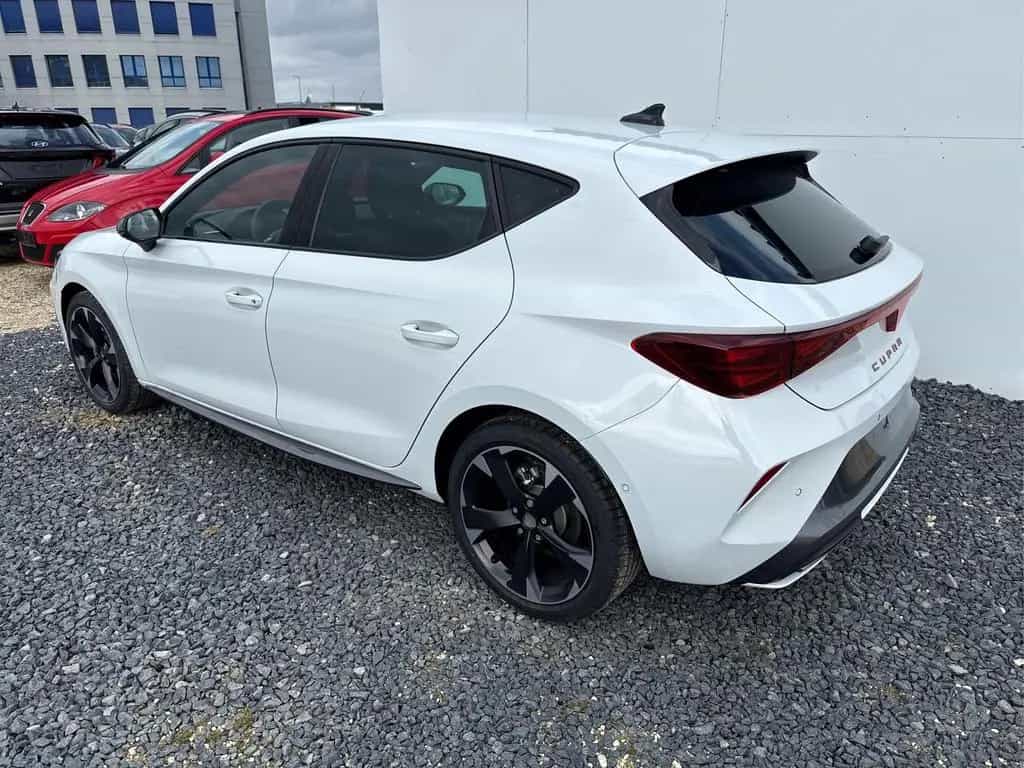 Cupra Leon 1.5 eTSI DSG NAVI INTELLIGENT DRIVE ACC ... 02/2026-photo-3