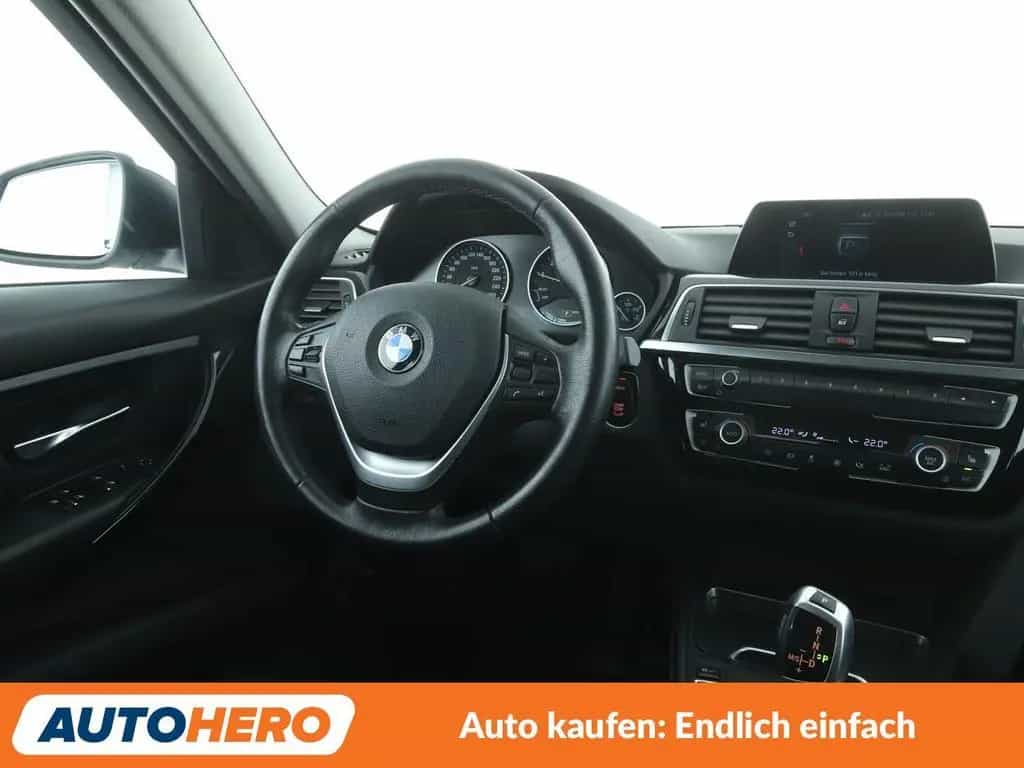 BMW 3 Series 320i Advantage Aut.*NAVI*LED*PDC*SHZ*TEMPO* 09/2018-photo-12