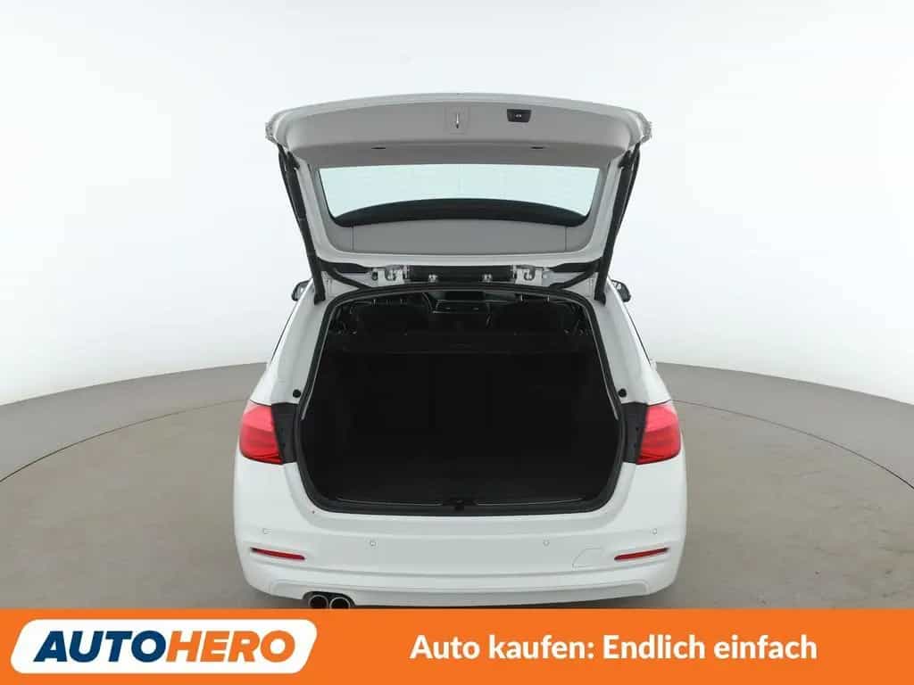 BMW 3 Series 320i Advantage Aut.*NAVI*LED*PDC*SHZ*TEMPO* 09/2018-photo-16