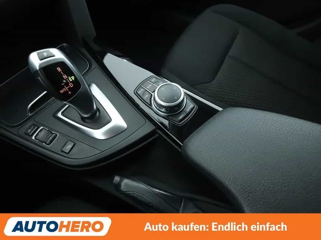 BMW 3 Series 320i Advantage Aut.*NAVI*LED*PDC*SHZ*TEMPO* 09/2018-photo-23