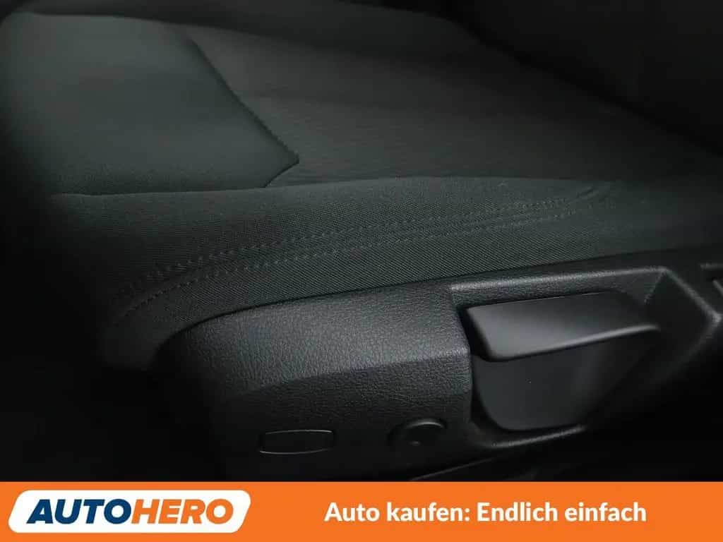 BMW 3 Series 320i Advantage Aut.*NAVI*LED*PDC*SHZ*TEMPO* 09/2018-photo-25