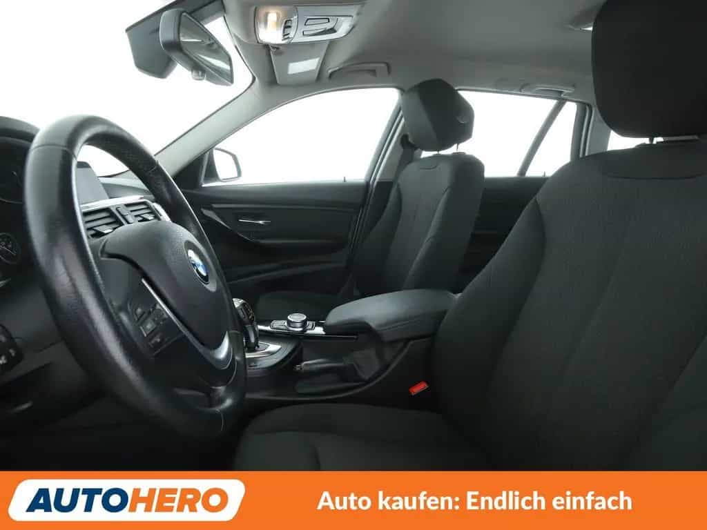 BMW 3 Series 320i Advantage Aut.*NAVI*LED*PDC*SHZ*TEMPO* 09/2018-photo-9