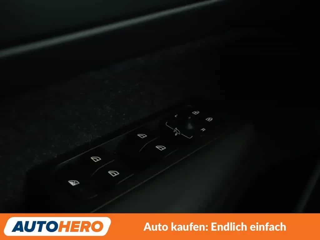 Volvo XC40 2.0 D4 R-Design AWD Aut.*NAVI*LED*TEMPO*CAM 04/2019-photo-23