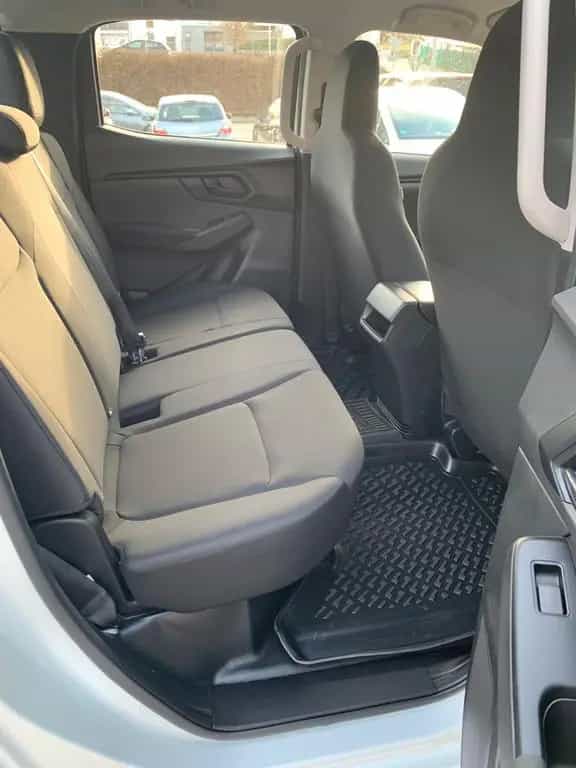 Isuzu D-Max Double Cab 4WD L EFS Fahrw./Maxxliner uvm null-photo-18