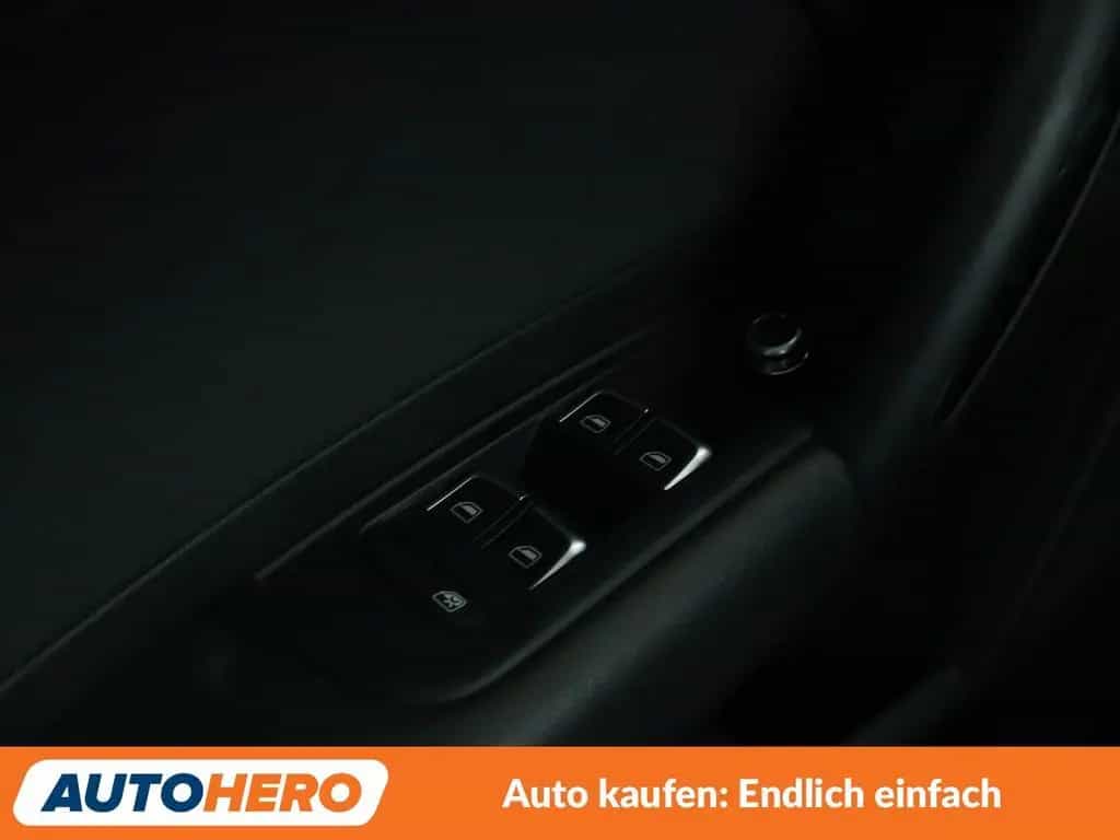 Audi A1 Sportback 1.4 TFSI Sport Aut.*NAV*PDC*SHZ*BT* 07/2018-photo-25