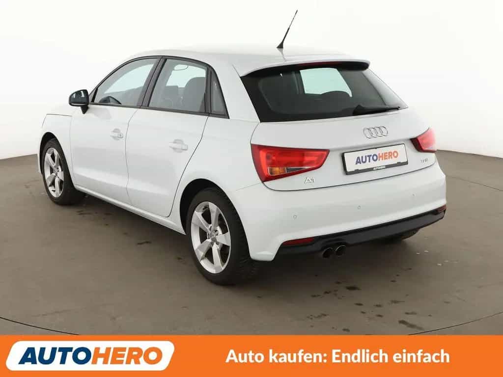 Audi A1 Sportback 1.4 TFSI Sport Aut.*NAV*PDC*SHZ*BT* 07/2018-photo-3