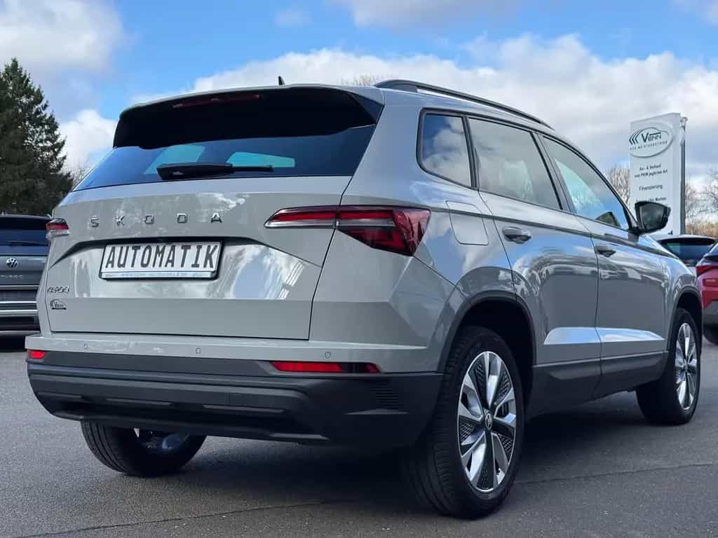 Skoda Karoq 1.5 TSI Style*RFK*SHZ*Navi*AHK*LED*ACC 10/2022-photo-4