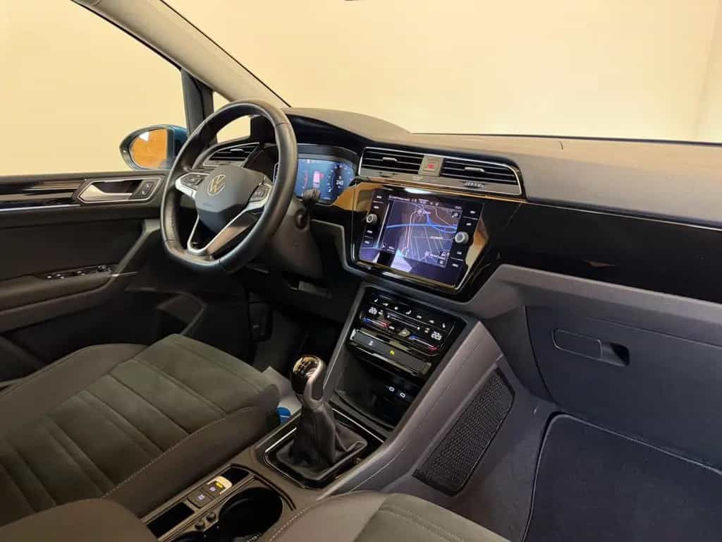 Volkswagen Touran 1,5TSI Highline/LED/AHK/R-Kamera/Navi/SH 01/2023-photo-17
