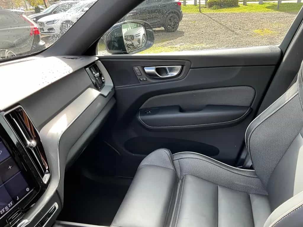 Volvo XC60 B4 AWD Mild Hybrid Diesel Plus Bright 03/2023-photo-10