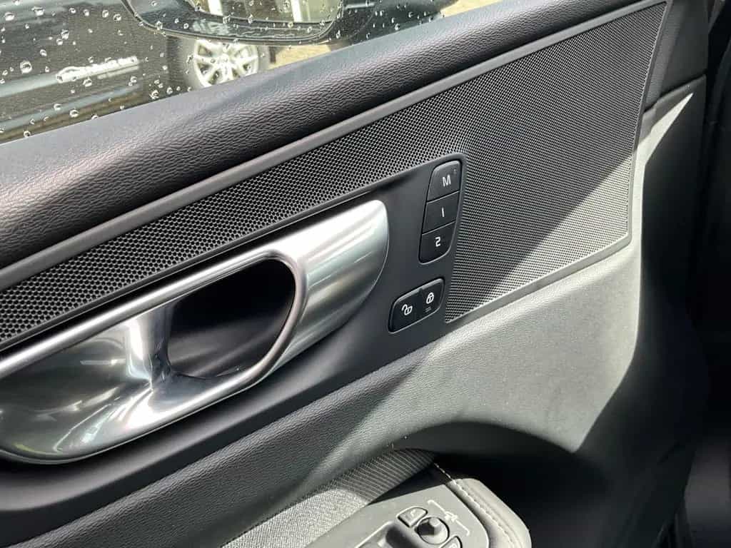 Volvo XC60 B4 AWD Mild Hybrid Diesel Plus Bright 03/2023-photo-11