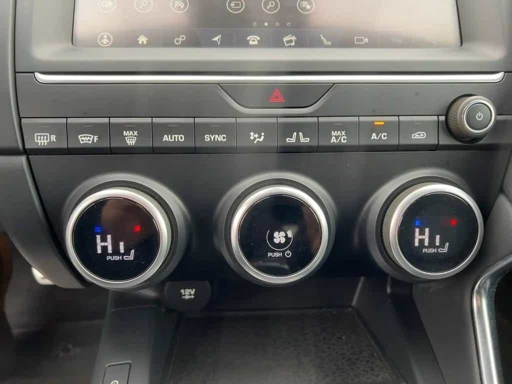 Jaguar E-Pace D240 R-Dynamic SE AWD SHZ LED 360° 01/2019-photo-13