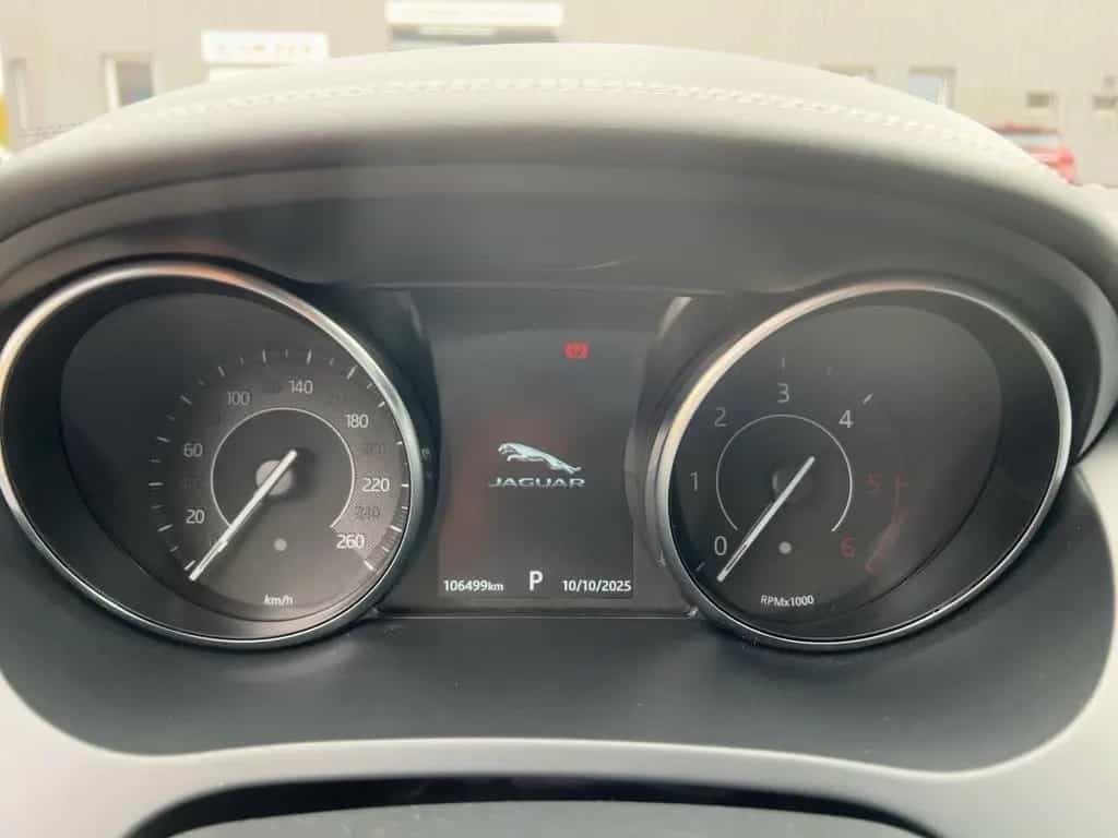 Jaguar E-Pace D240 R-Dynamic SE AWD SHZ LED 360° 01/2019-photo-15