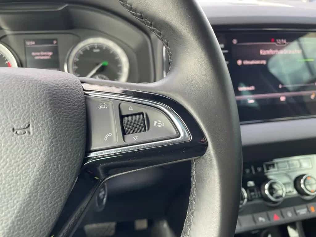 Skoda Karoq Style LED Navi totWinkAss induktivLaden 03/2018-photo-13