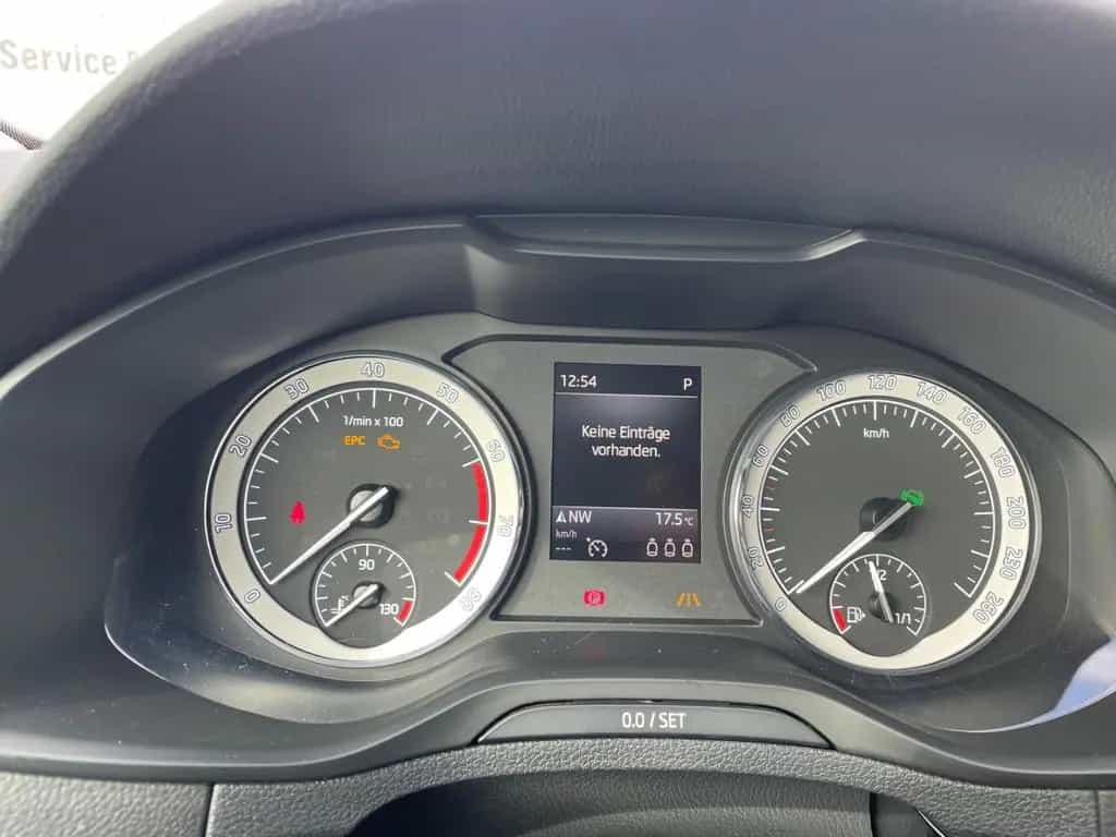 Skoda Karoq Style LED Navi totWinkAss induktivLaden 03/2018-photo-14