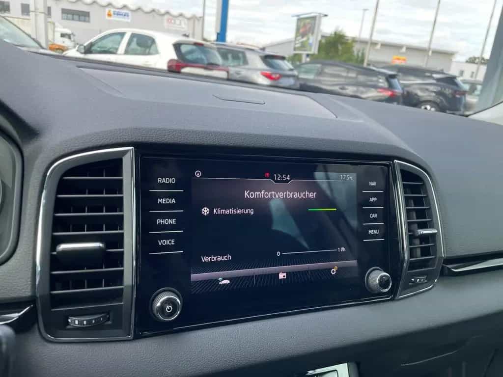 Skoda Karoq Style LED Navi totWinkAss induktivLaden 03/2018-photo-15