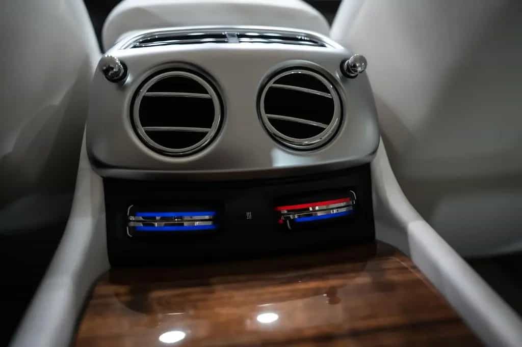 Rolls-Royce Dawn 09/2016-photo-26