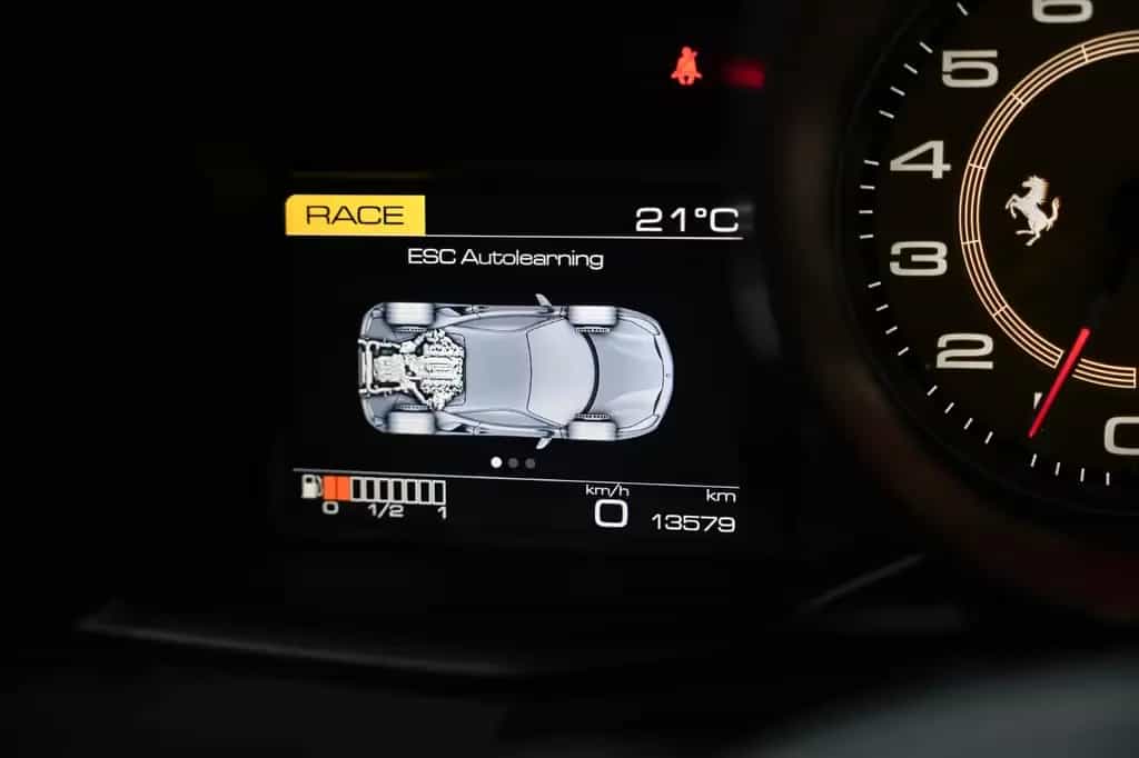 Ferrari 488 GTB*CARBON-LED*RACING-SEATS*JBL*20"LM*1.HAND 04/2017-photo-24