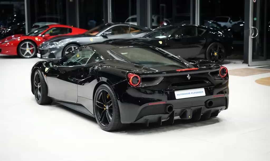 Ferrari 488 GTB*CARBON-LED*RACING-SEATS*JBL*20"LM*1.HAND 04/2017-photo-3