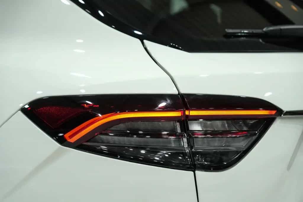 Maserati Levante *LUFTFEDERUNG*H&K*LED*21"LM*NAVI*1-HAN* 01/2024-photo-10