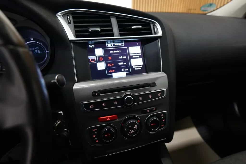 Citroën C4 1.2 PureTech Lim. LED/PDC/TEMP/SHZ+TÜV 08.27 03/2017-photo-12