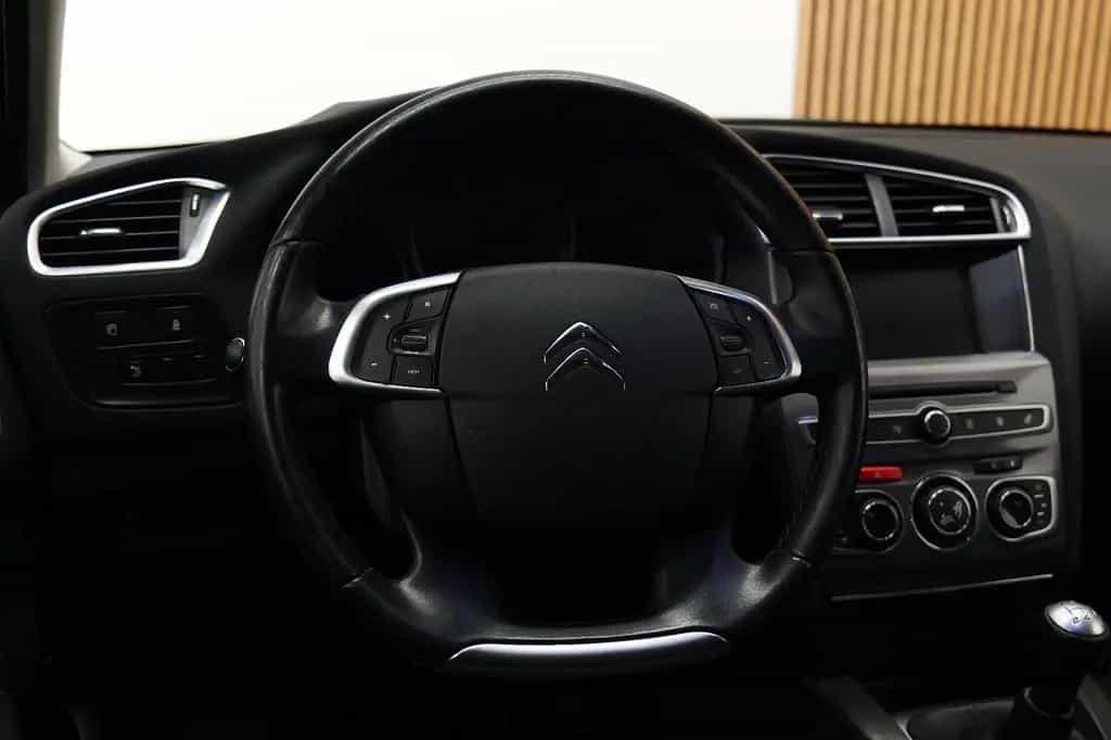 Citroën C4 1.2 PureTech Lim. LED/PDC/TEMP/SHZ+TÜV 08.27 03/2017-photo-9