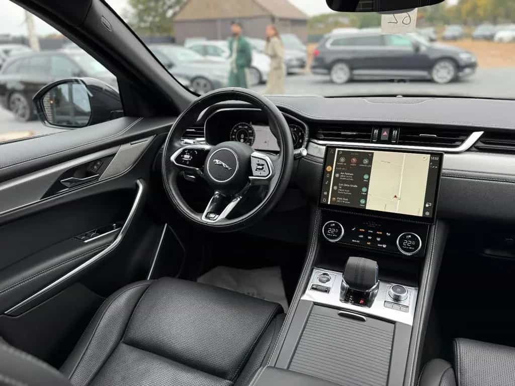 Jaguar F-Pace R-Dynamic SE AWD Blackback*360°Kam*TOP*1H 02/2021-photo-16