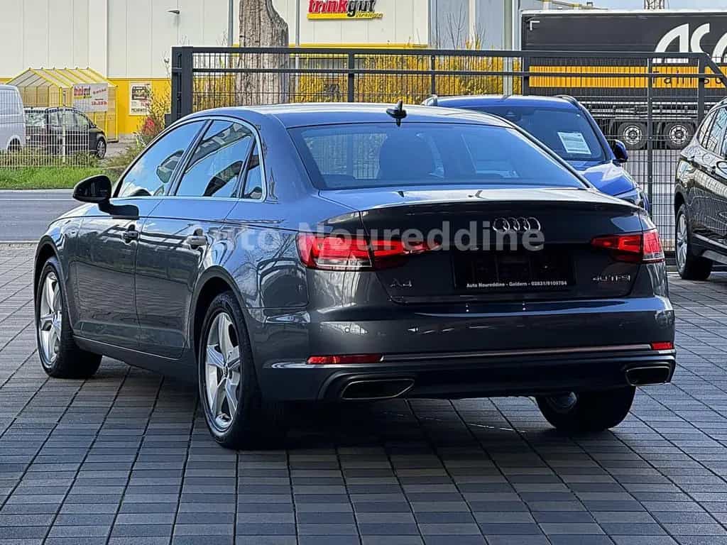 Audi A4 40TFSI S-Line Limousine Automatik*ACC*Navi 03/2019-photo-3