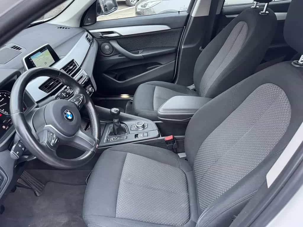 BMW X1 ssDrive 18 i Advantage * Navi * LED * AHK * 09/2018-photo-12