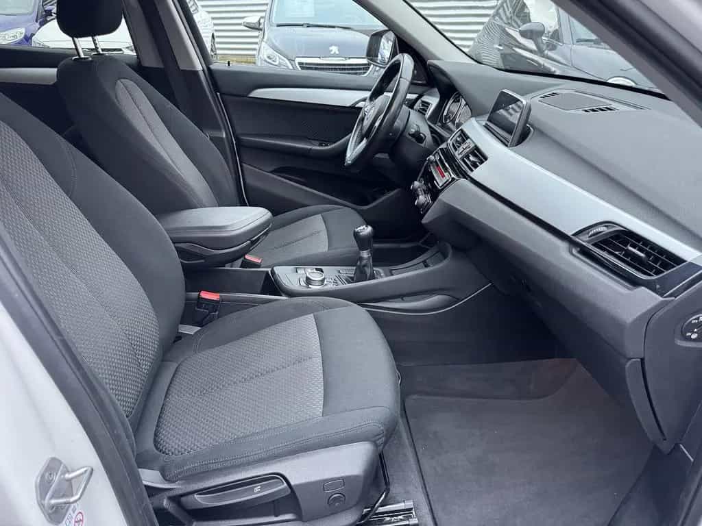 BMW X1 ssDrive 18 i Advantage * Navi * LED * AHK * 09/2018-photo-13