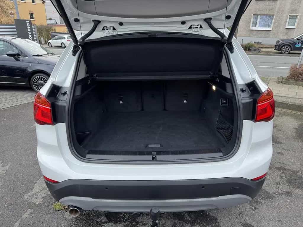 BMW X1 ssDrive 18 i Advantage * Navi * LED * AHK * 09/2018-photo-17