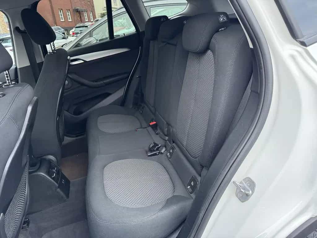 BMW X1 ssDrive 18 i Advantage * Navi * LED * AHK * 09/2018-photo-21