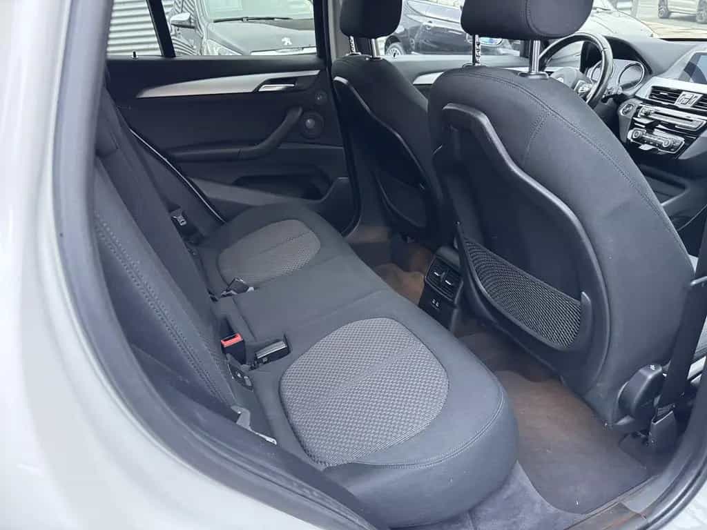 BMW X1 ssDrive 18 i Advantage * Navi * LED * AHK * 09/2018-photo-22