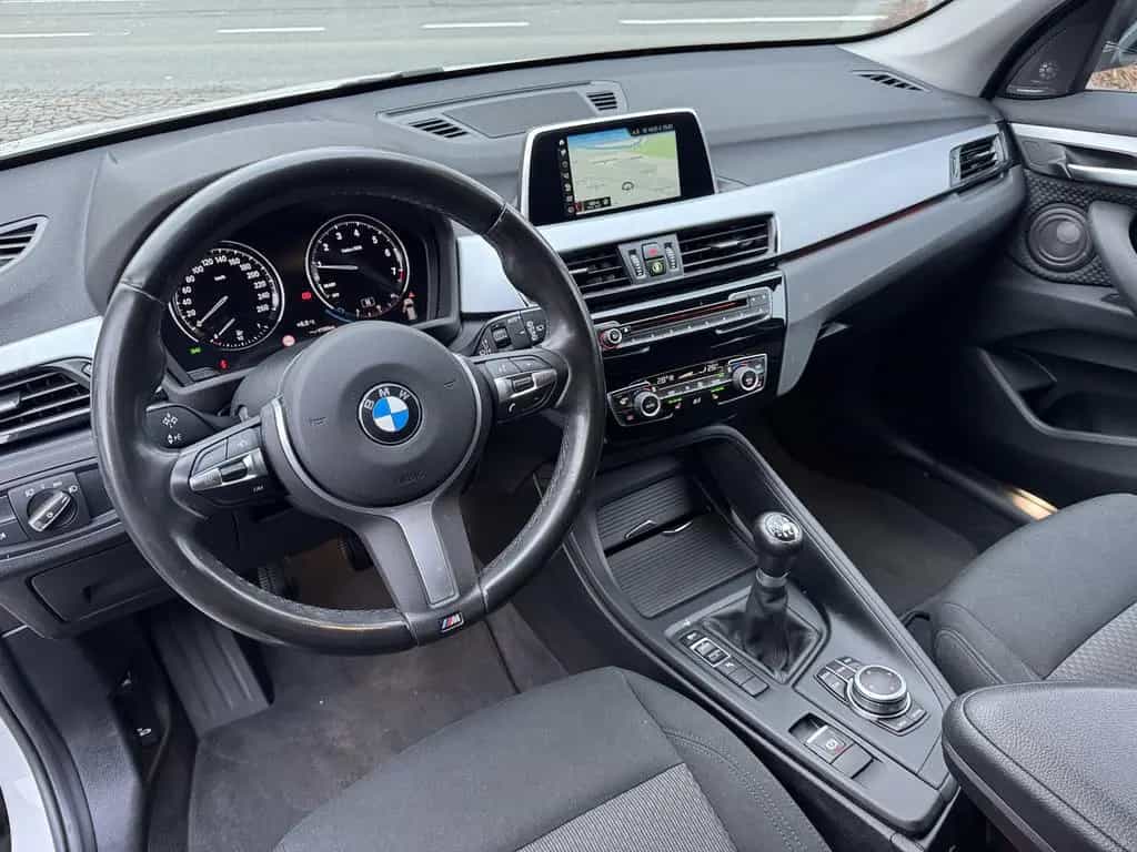 BMW X1 ssDrive 18 i Advantage * Navi * LED * AHK * 09/2018-photo-9