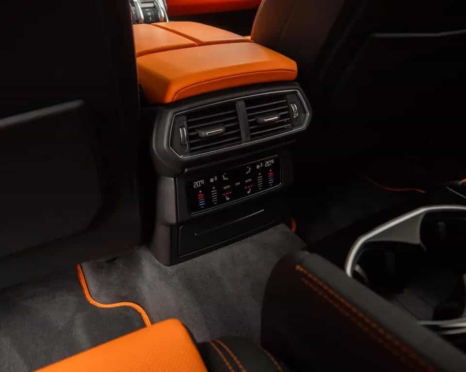 Lamborghini Urus 4.0 V8*FRESHSERVICE*B&O*Carbon*HUD*Ceramic* 03/2019-photo-13