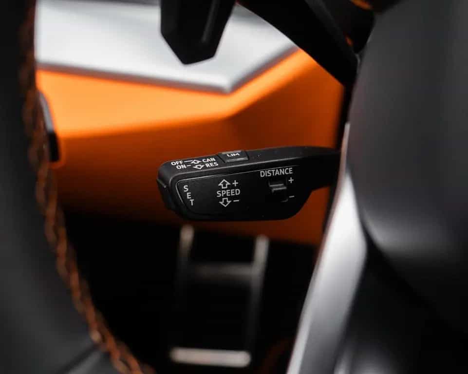 Lamborghini Urus 4.0 V8*FRESHSERVICE*B&O*Carbon*HUD*Ceramic* 03/2019-photo-16
