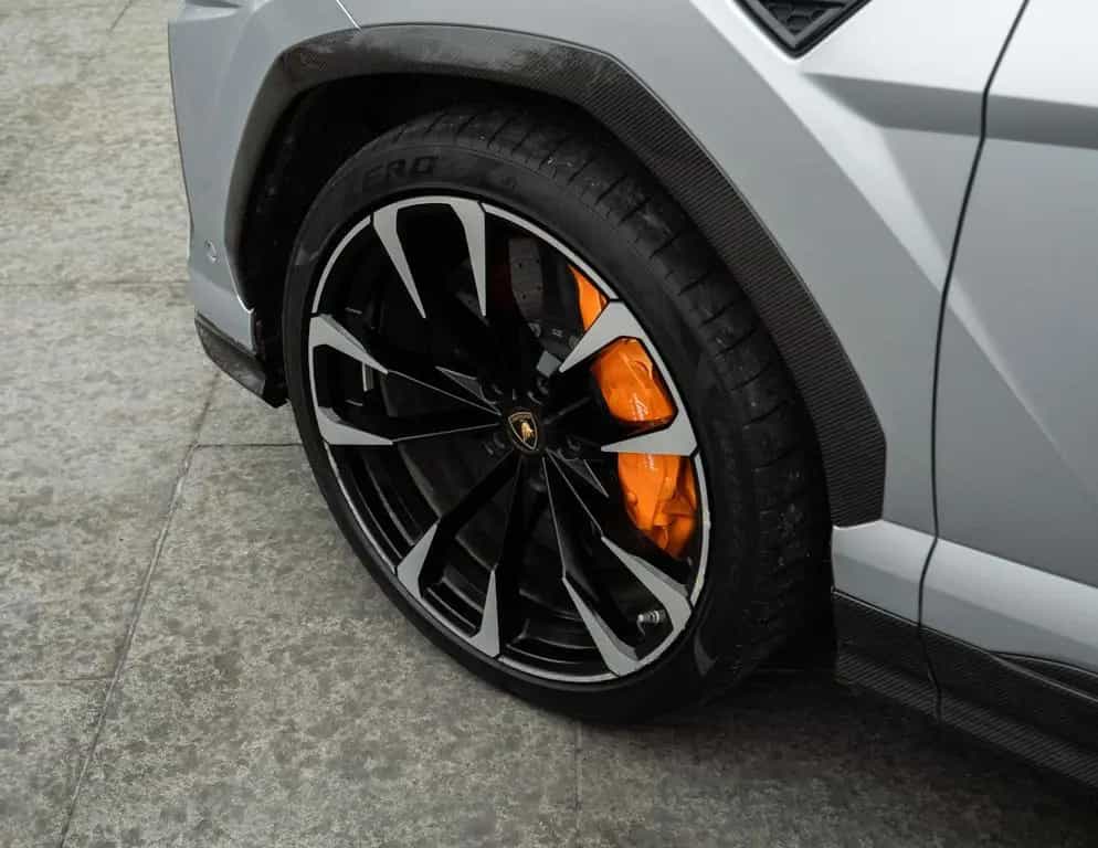 Lamborghini Urus 4.0 V8*FRESHSERVICE*B&O*Carbon*HUD*Ceramic* 03/2019-photo-4