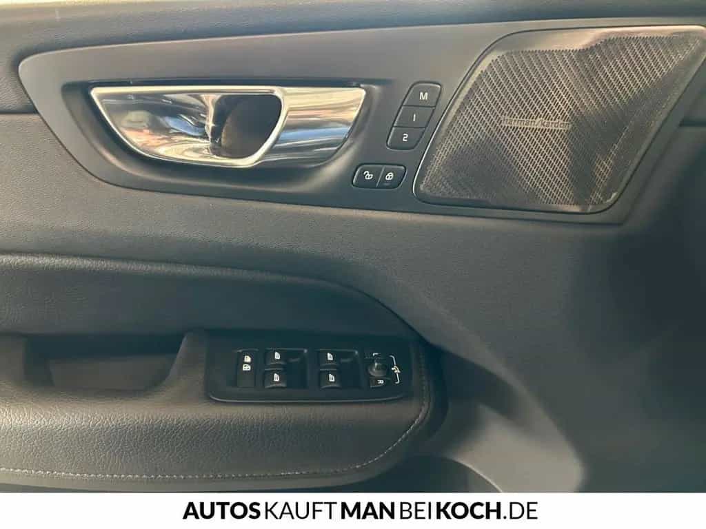 Volvo XC60 D4 AWD Momentum 360° ACC BLIS H/K Allrad 10/2018-photo-13
