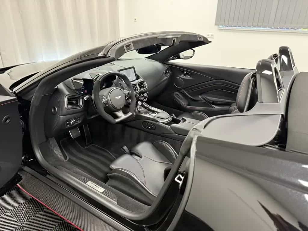 Aston Martin V12 Vantage Roadster / Lightweight Package / PPF 06/2023-photo-19