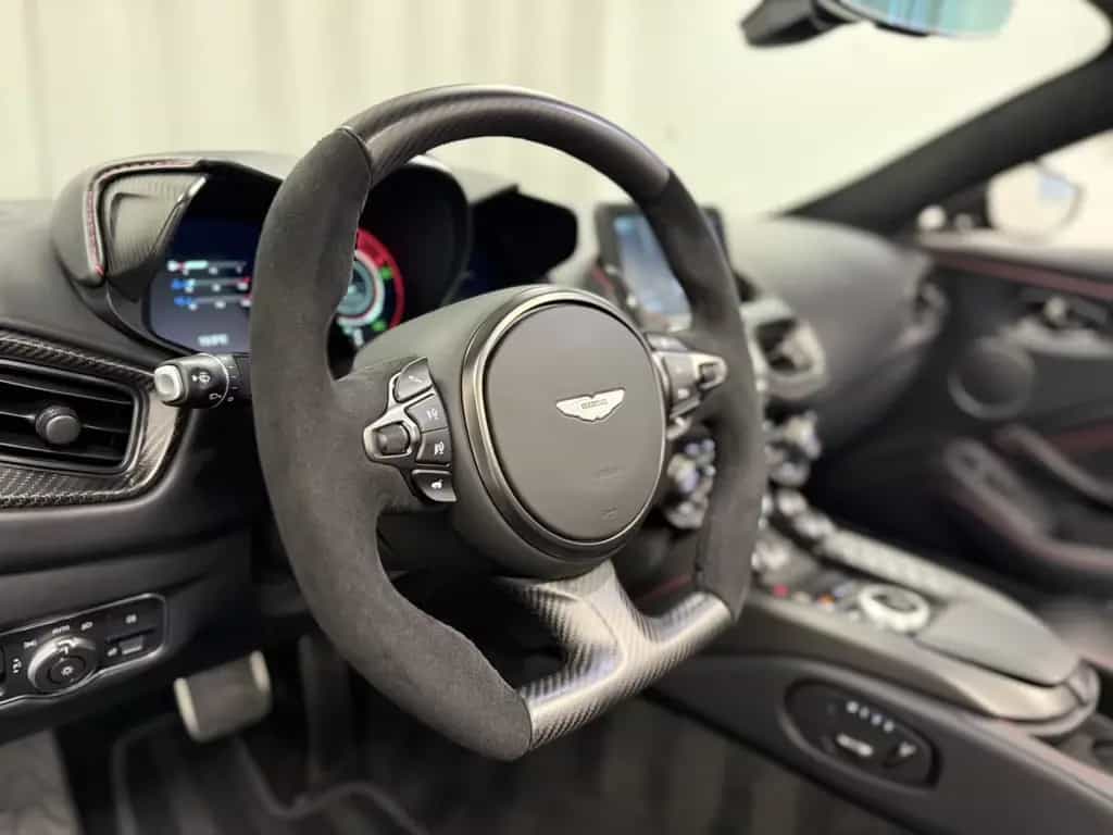 Aston Martin V12 Vantage Roadster / Lightweight Package / PPF 06/2023-photo-21