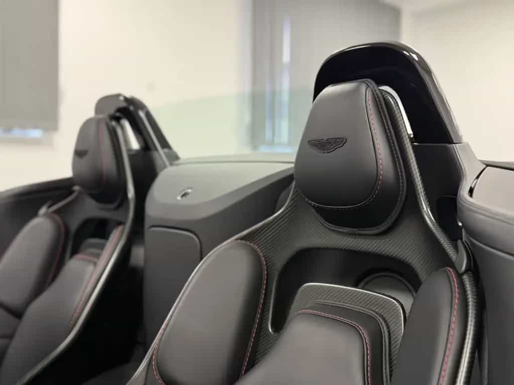 Aston Martin V12 Vantage Roadster / Lightweight Package / PPF 06/2023-photo-24