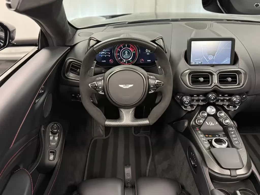 Aston Martin V12 Vantage Roadster / Lightweight Package / PPF 06/2023-photo-27