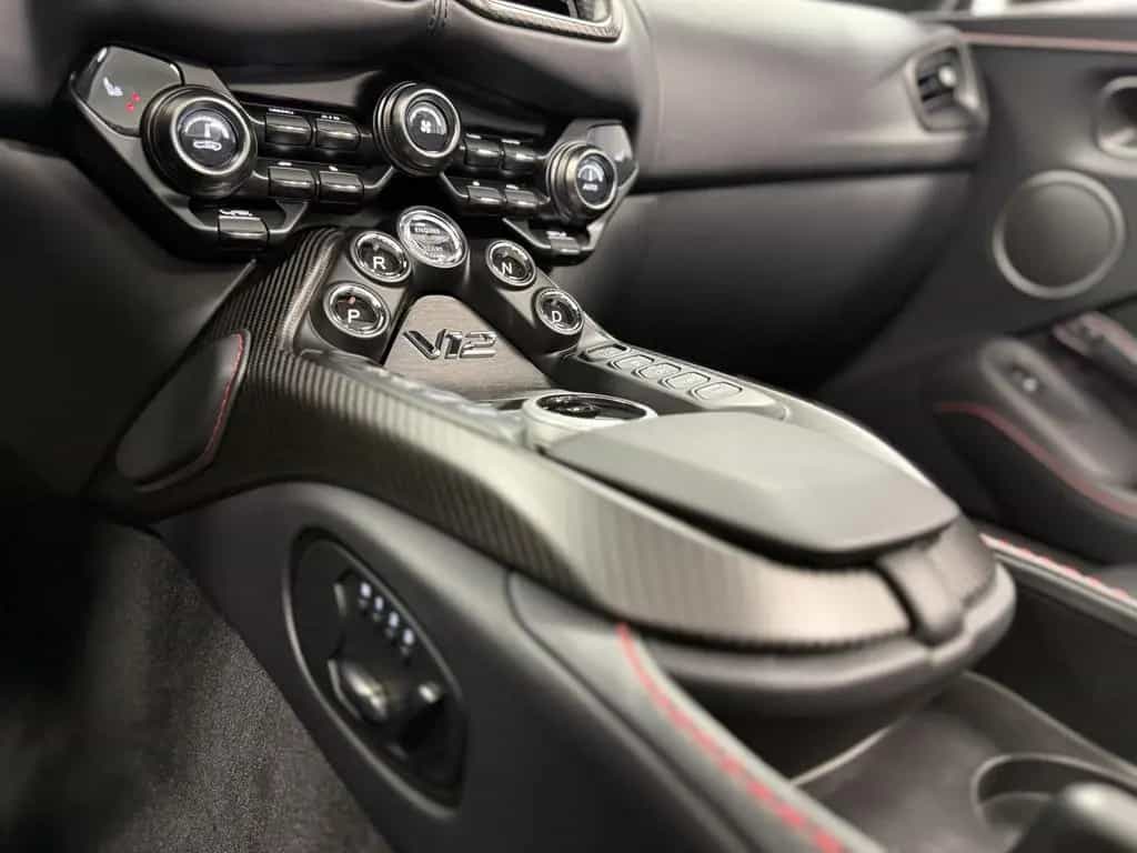Aston Martin V12 Vantage Roadster / Lightweight Package / PPF 06/2023-photo-30