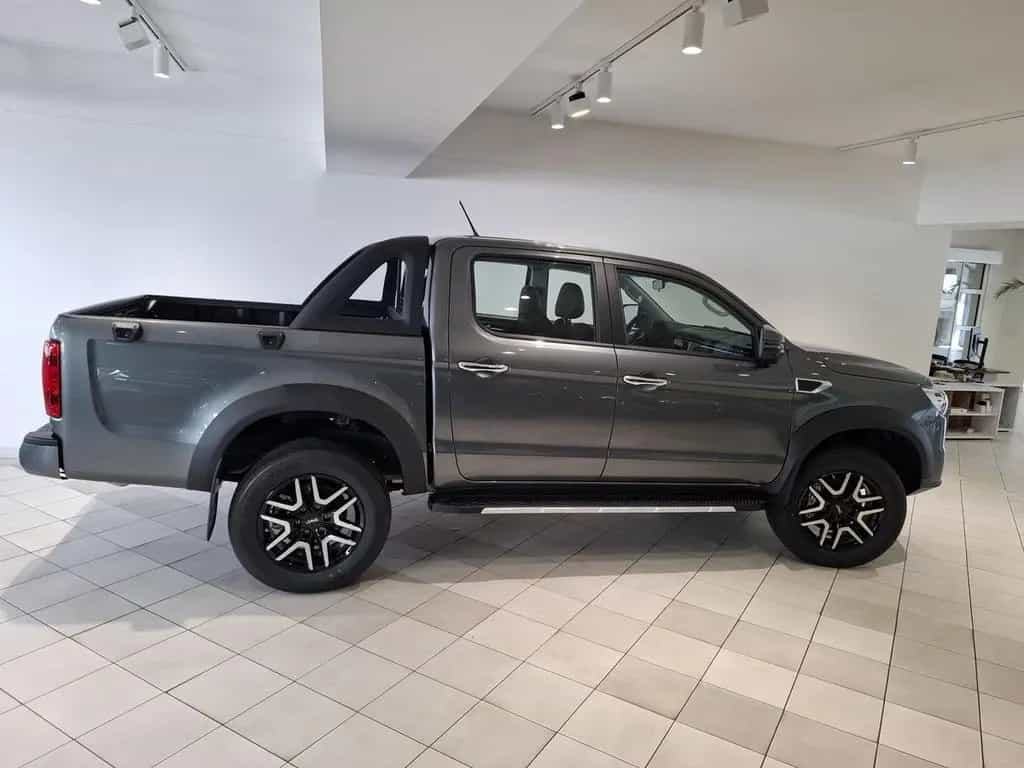 JAC 8 Pro T8 4x4 2.4L MT Doka 8 Pro null-photo-1